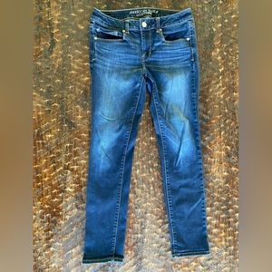 AMERICAN EAGLE skinny short/court jeans.  Size 8.